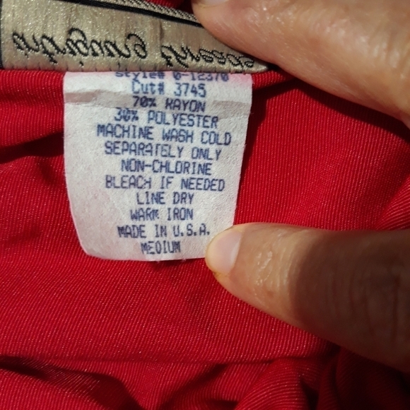 Vintage Intriguing threads red long skirt size Medium - Picture 8 of 8